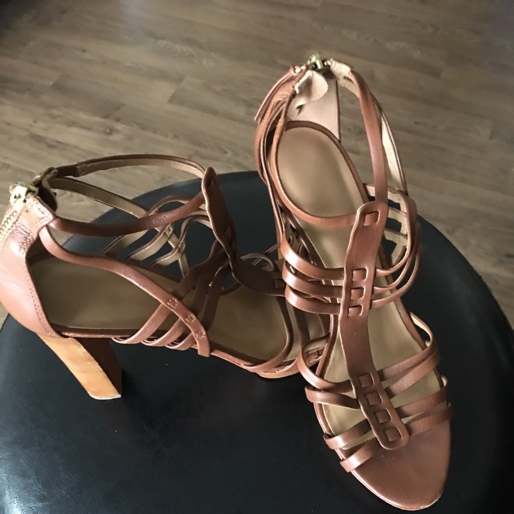 Leather heels with zipper